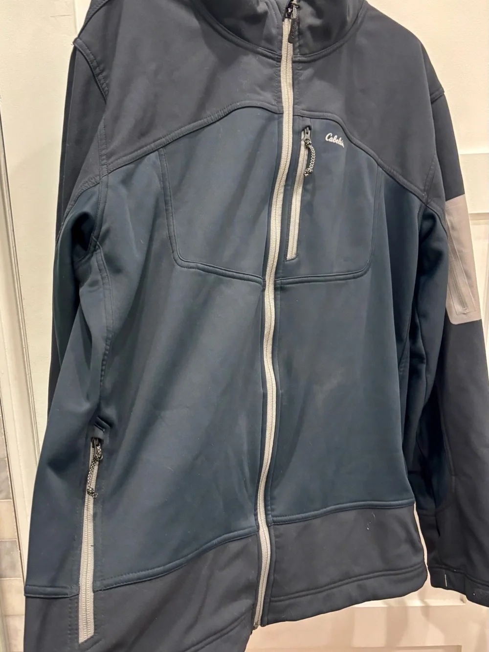 Cabela's Men's Dark Gray Windstopper Softshell Zip Jacket